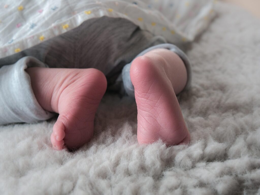 女の足の匂いを解消するための効果的な対策は？