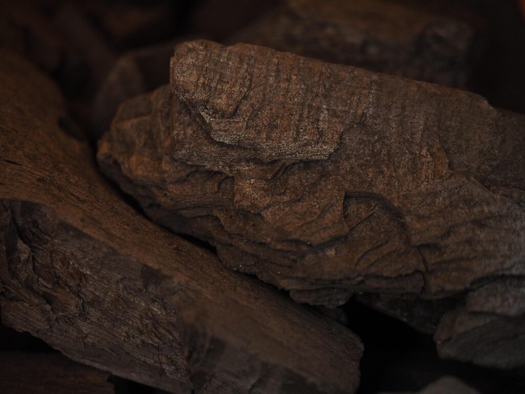 炭インソールは足の臭いにどのような効果があるのか？