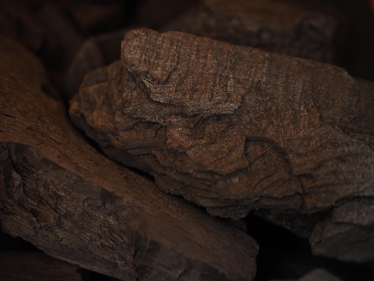 炭インソールは足の臭いにどのような効果があるのか？